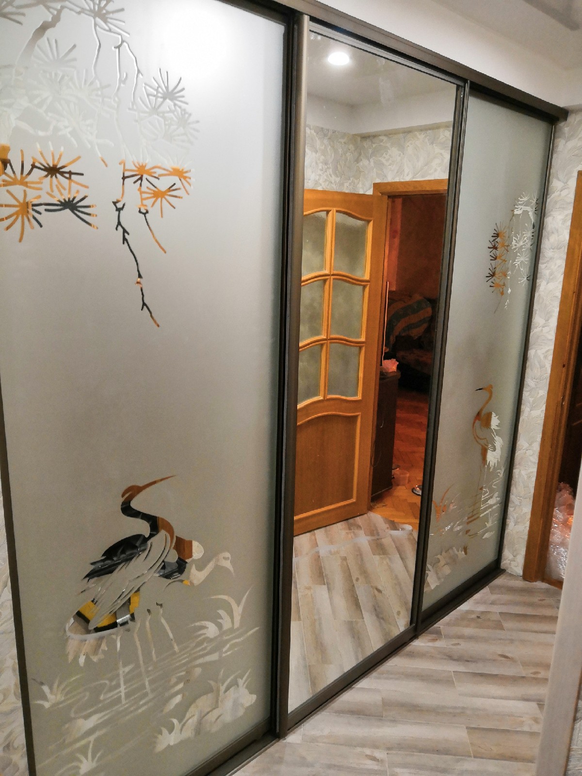 Двери купе зеркало с пескоструйным орнаментом