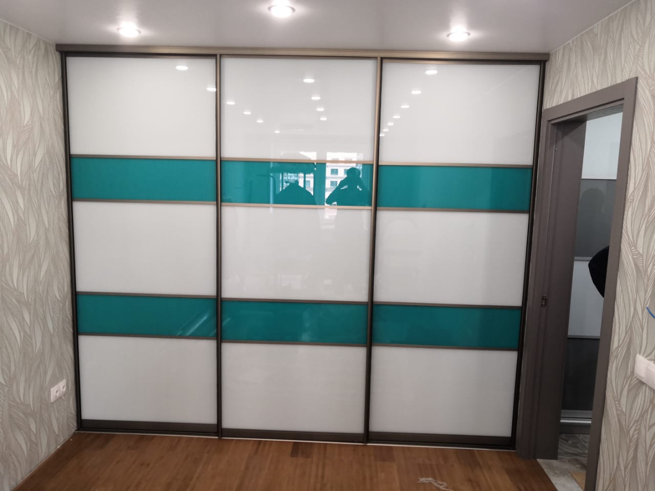 Раздвижные купе со стеклом, тонированным ORACAL