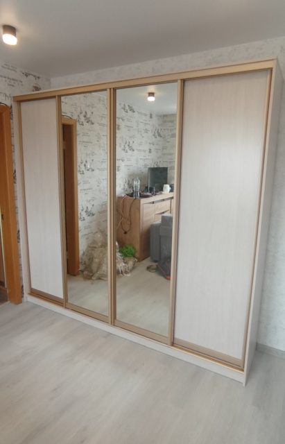 Шкаф купе шириной 2,7 м